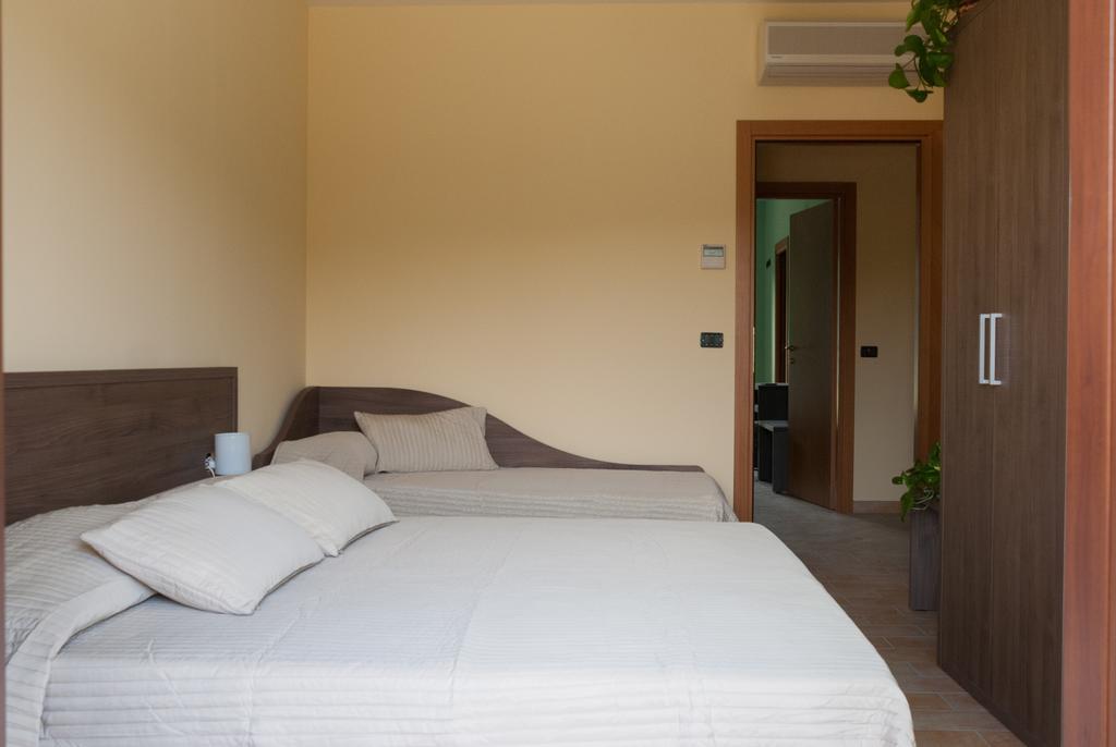Casa Delfico Ristoro In Famiglia Guest House Teramo Room photo